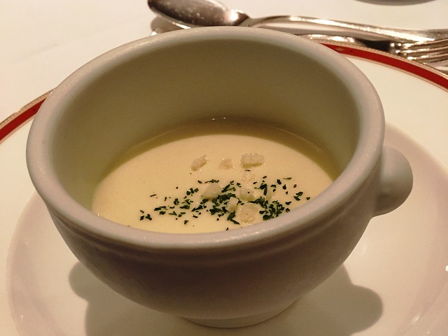フレンチディナーのスープ