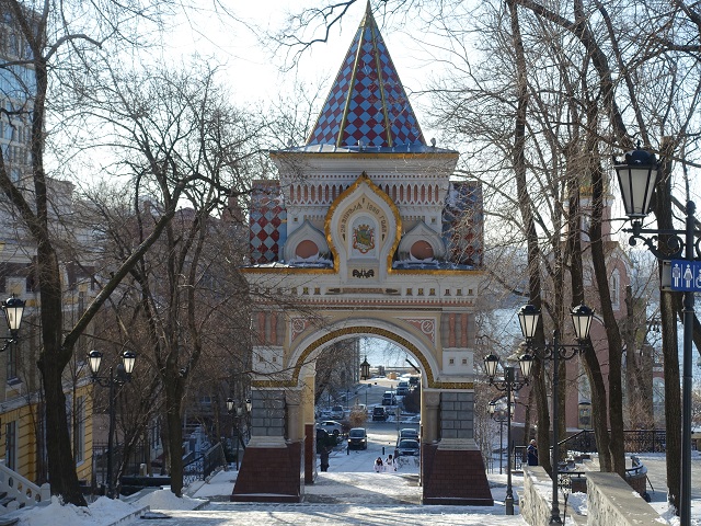 冬の晴れの日のニコライ2世凱旋門　Vladivostok　Nikolai's Triumphal Arch