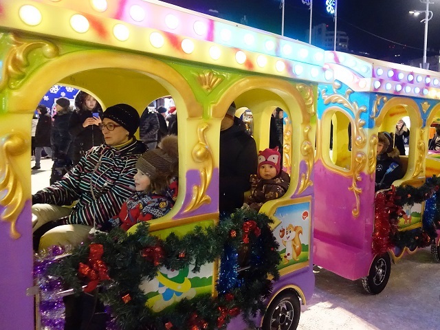 kids' new year's eve event at central park in vladivostok