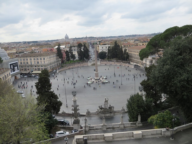 高台からのポポロ広場