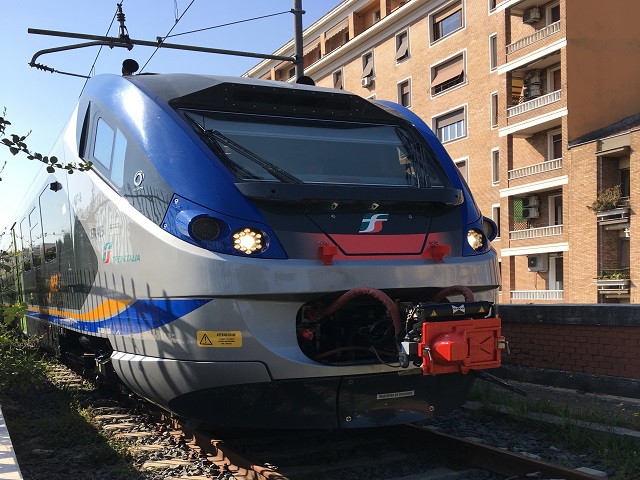 バチカン市国に入る電車