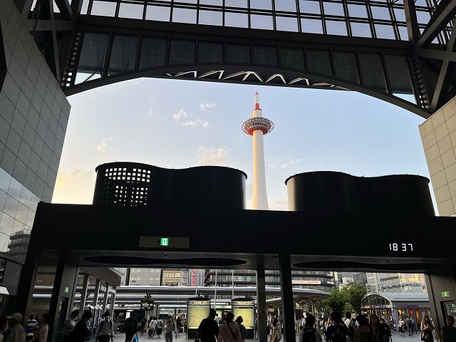 京都駅から見る京都タワー