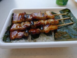 ハセガワストアでやきとり弁当