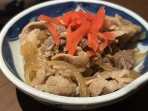 河鹿荘の朝食の牛丼